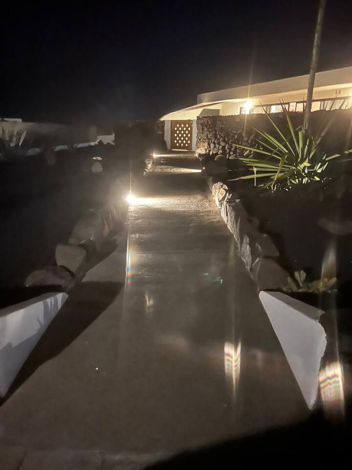Lanzarote Famara Beach Bungalow מראה חיצוני תמונה
