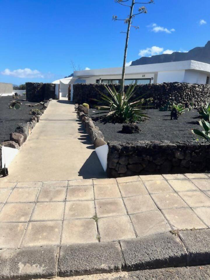 Lanzarote Famara Beach Bungalow מראה חיצוני תמונה
