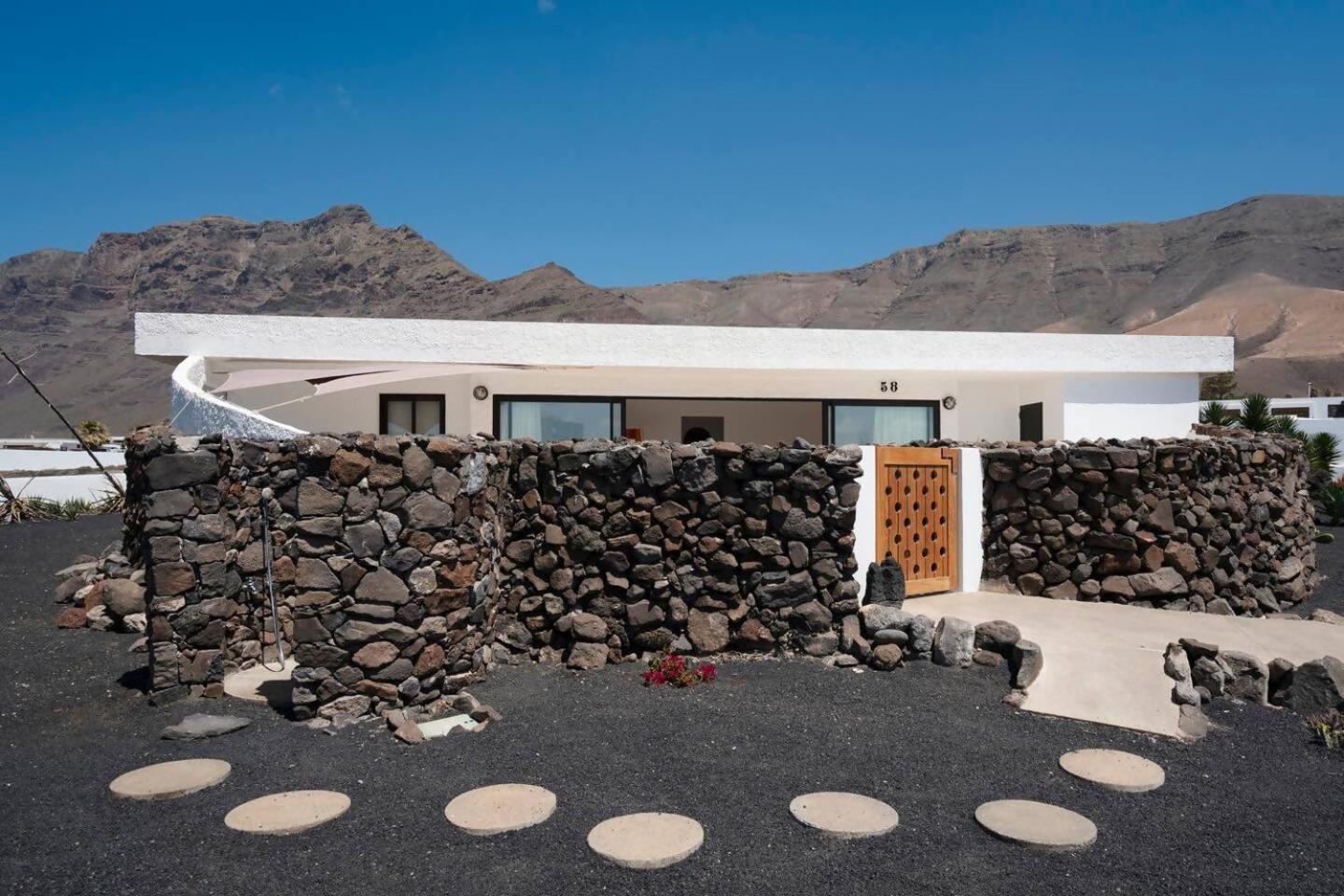 Lanzarote Famara Beach Bungalow מראה חיצוני תמונה