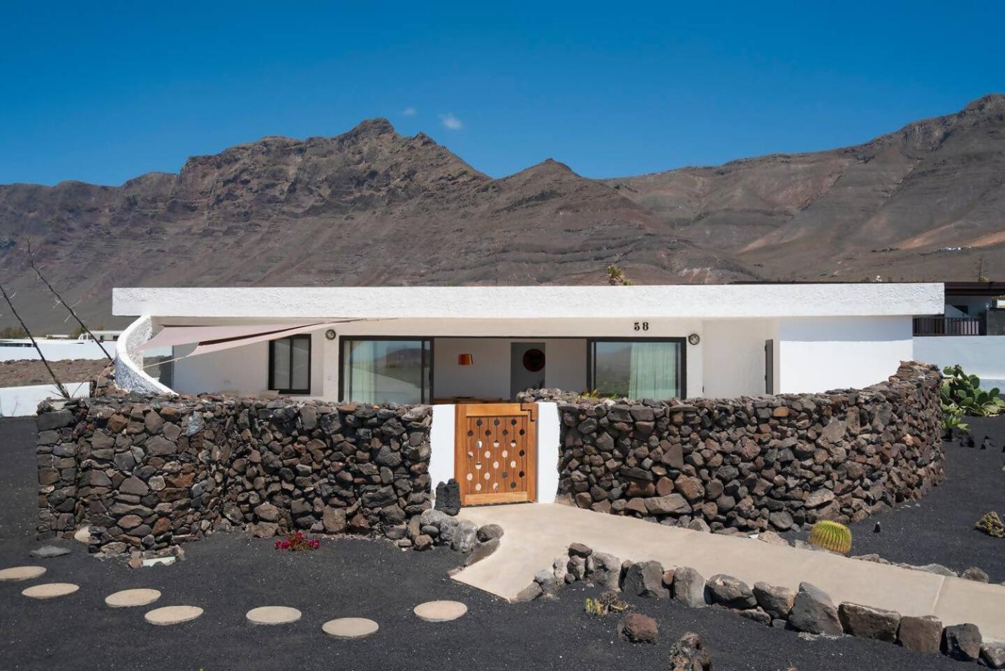Lanzarote Famara Beach Bungalow מראה חיצוני תמונה